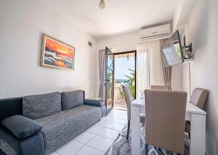 Luxor Apartman *