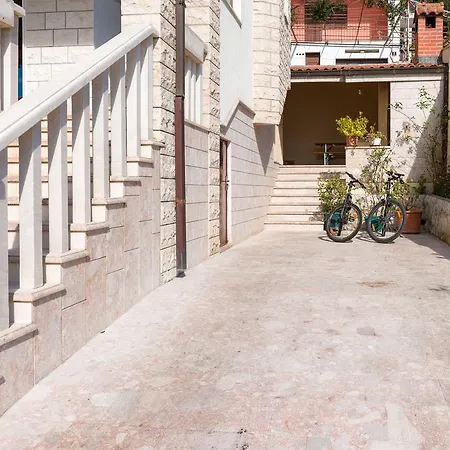 Διαμέρισμα Luxor Τρογκίρ